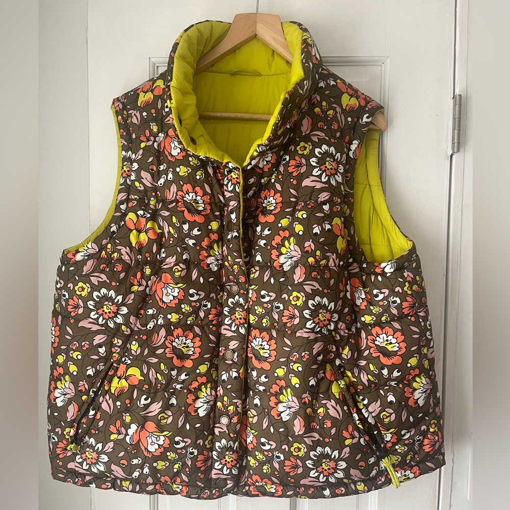 Boden women’s reversible puffer vest floral and neon sz XL
